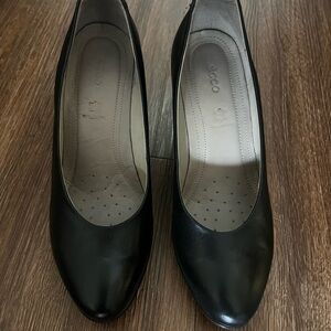 Ecco Women's Classic Black Heels